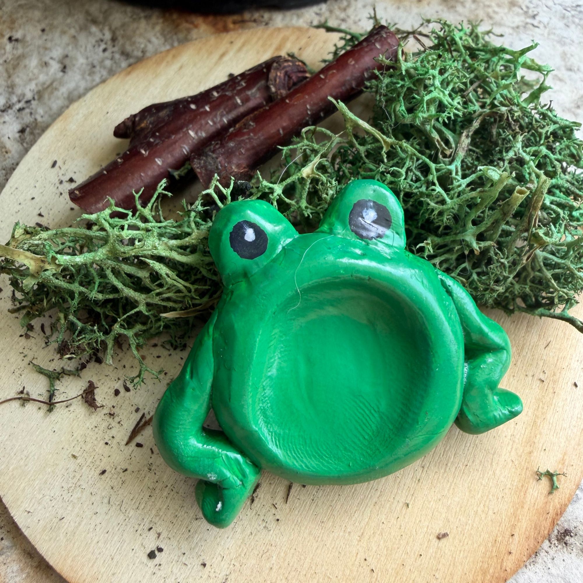 frogworrystonesands polymer clay worry stone in the shape of a green frog